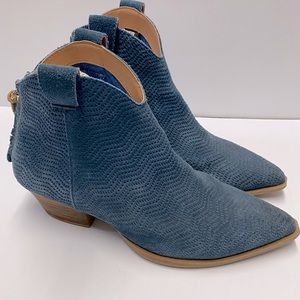 DINGO Blue Suede Perforated Leather Ankle Boots Size 9